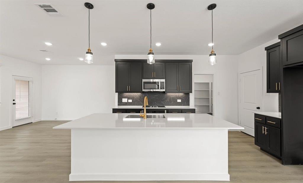 6906 Mission Tejas Drive