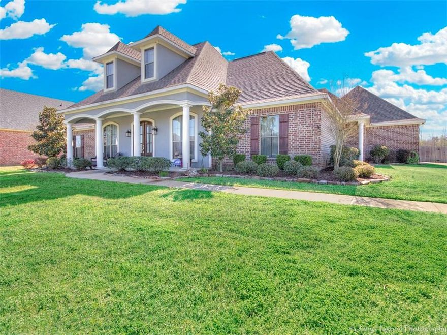Easy to Show! Extremely large home in Haughton's exclusive, Forest Hills subdivision. Formal Dining room with brick accents.  Fireplace with gas logs in living room.  Remote master suite with walk in closet.  5th bedroom is upstairs with a full bath, Could be bonus room. Refrigerator remains/unwarranted. Fully fenced back yard. Sellers are having some rooms painted week of 10/8-10/12. Schools are TL Rodes, Platt, Haughton Middle & Haughton High School.