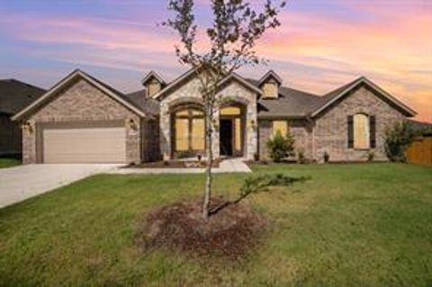 609 Alaina Drive DeSoto TX 75115