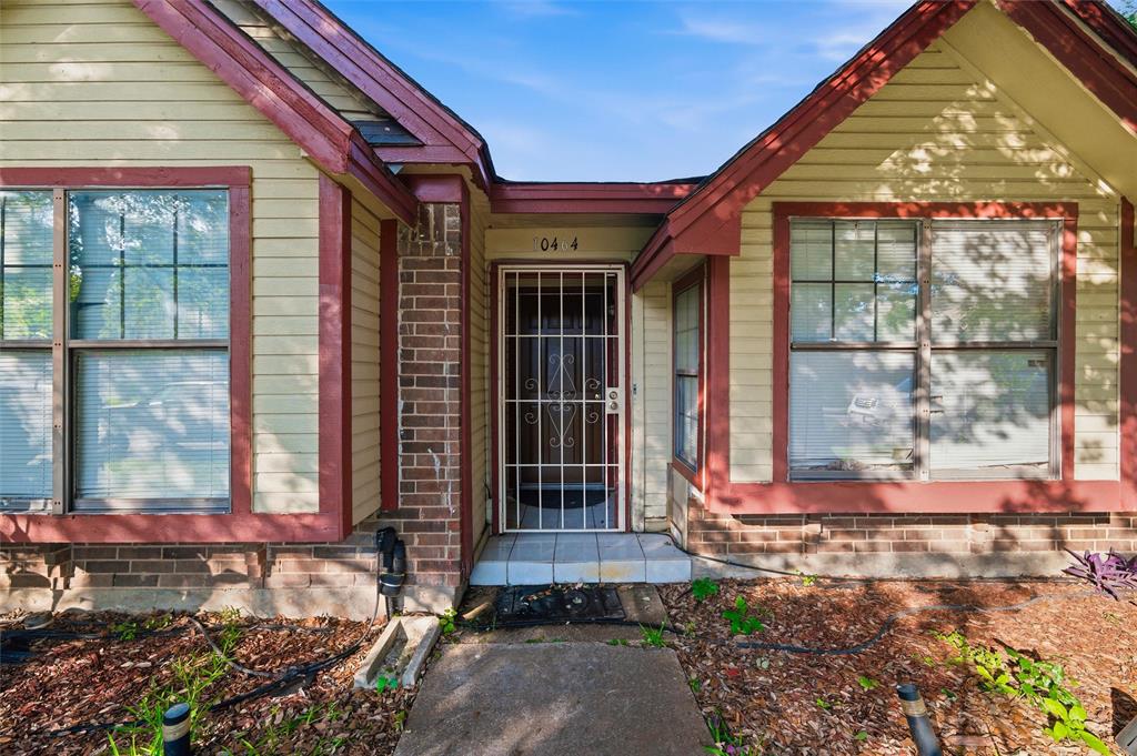 10464 Woodleaf Drive