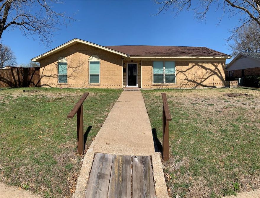 Come home to this spacious gem of a home in very desired neighborhood across from a public park. Walking distance to shopping and dining. Nice fireplace and a skylight that brightens the living area.  This home has tons of character with it’s 4 bedrooms, 2 baths, spacious living, dining and kitchen areas, arched dining room entrances, fireplace and so much more.  Large corner lot with fence. Large covered patio with celling fans and TV hook ups. A nice size back yard with flower beds ready for a gardeners paradise.
Large concrete area for RV or boat parking. Low-E glass windows.
Directions: please see google map