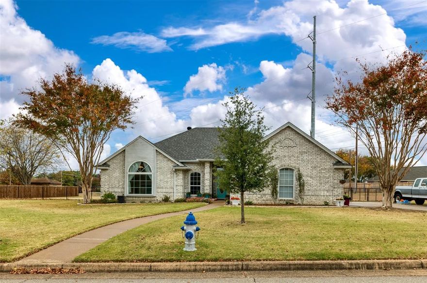 BEAUTIFUL NEWLY RENOVATED 2.2 ACRE LOT LOCATED IN BURLESON ISD! THE HOME FEATURES BEAUTIFUL WOOD LOOK TILE FLOORING, HIGH CEILINGS, A WHITE FLOOR TO CEILING BRICK FIREPLACE & GRANITE COUNTERTOPS THROUGHOUT. STUNNING EAT-IN ISLAND KITCHEN HAS GRANITE COUNTERTOPS, WHITE CABINETRY, STAINLESS STEEL APPLIANCES, DUAL SINKS, TILE BACKSPLASH & BREAKFAST BAR AREA. SPACIOUS MASTER BEDROOM INCLUDES A VAULTED CEILING, DUAL SINKS, GRANITE COUNTERTOPS, AMPLE AMOUNT OF CABINET SPACE, SEPARATE SHOWER, GARDEN TUB & TWO WALK-IN CLOSETS. THE BACKYARD IS PERFECT FOR ENTERTAINING FAMILY & FRIENDS WITH A LARGE SUNROOM, GREAT PRIVACY & LOTS OF BACKYARD SPACE. EASY ACCESS TO SCHOOLS, PARKS, SHOPPING, RESTAURANTS & DOWNTOWN BURLESON