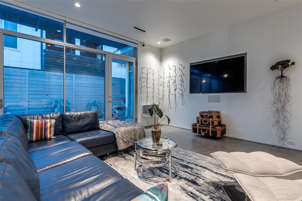 2300 N Carroll Avenue