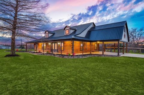 Photo of 1353 Spring Creek Road, Collinsville, TX 76233 (MLS # 21155237)