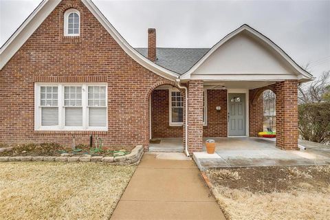 Photo of 2600 S Adams Street #100, Fort Worth, TX 76110 (MLS # 21275433)