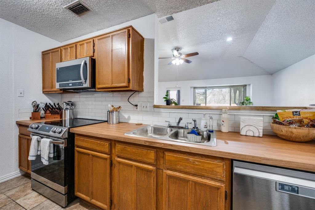 Oak Hollow Grand Prairie - Residential