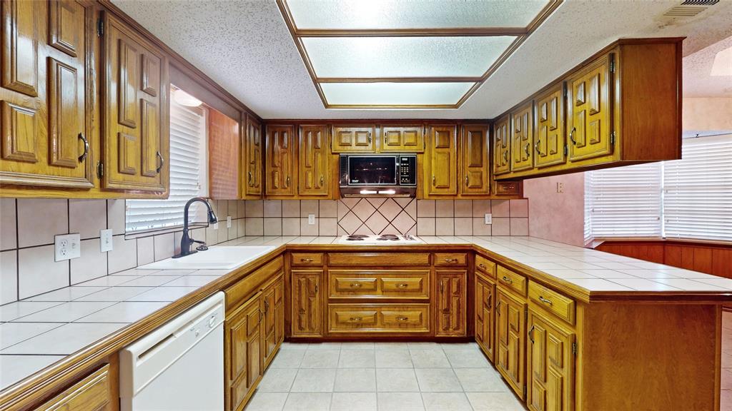 1543 Glenhill Lane