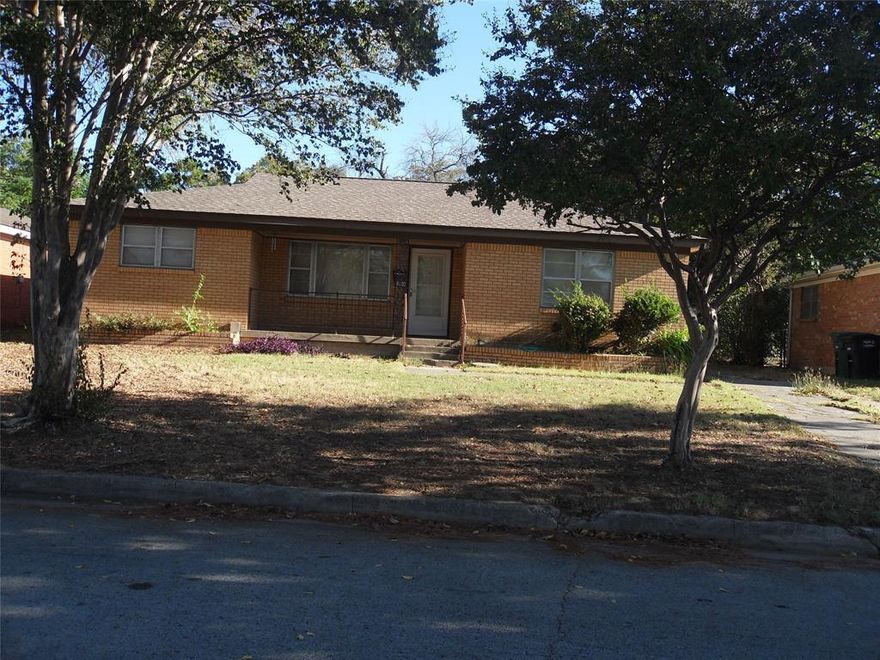 Solid three bedroom home that is yearning for your creative touch.  Split bedroom plan.  Second living area would make a great home office or kids toys room.  HUGE back yard- plenty of room for the neighborhood football or softball game (little league).