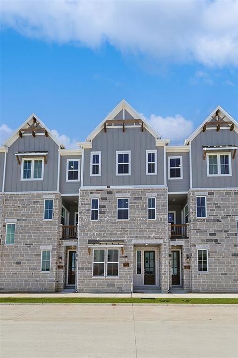 Photo of 817 Heights Way, Plano, TX 75075 (MLS # 21208016)