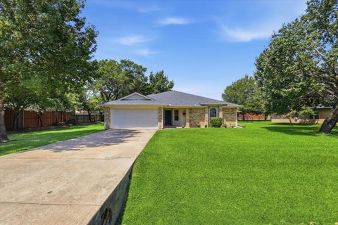 Photo of 405 Lantern Ridge, Mansfield, TX 76063 (MLS # 21314444)
