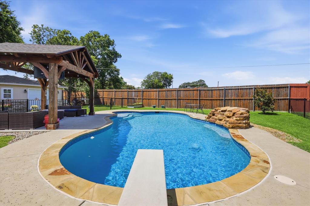 405 Lantern Ridge
