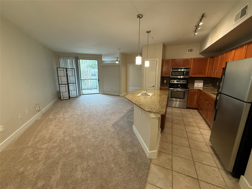 2525 N Henderson Avenue 240