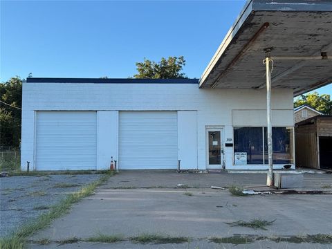309 W California Street Seymour TX 76380