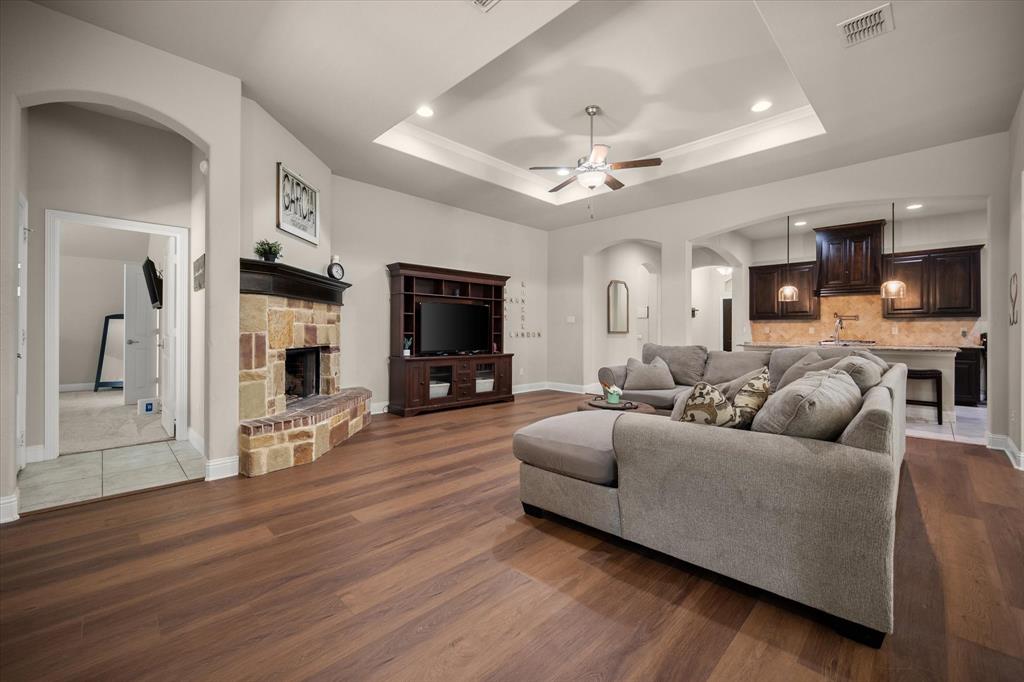 909 Thistle Hill Trail