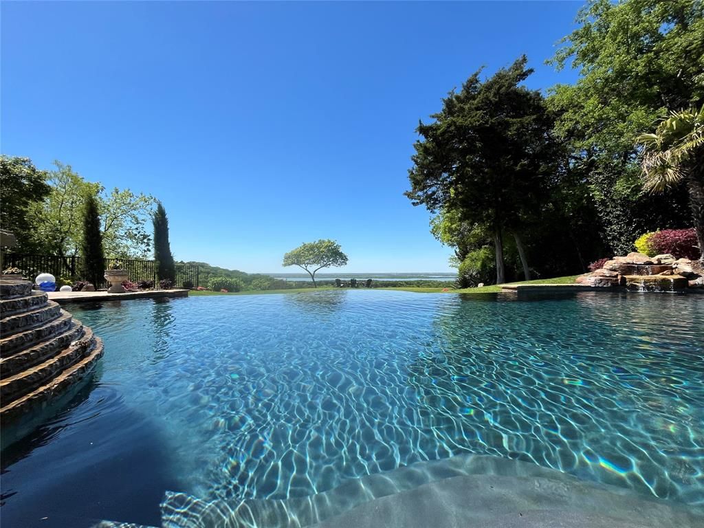 Photo for 707 Oakhill Lane, Cedar Hill, TX 75104 (MLS # 20910417)