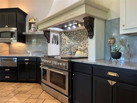 Tiny photo for 707 Oakhill Lane, Cedar Hill, TX 75104 (MLS # 20910417)