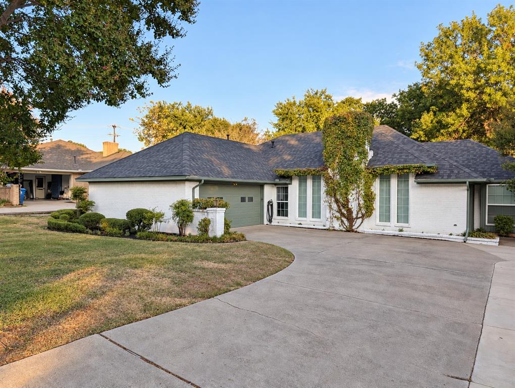 Photo of 2010 S Lakeshore Drive, Rockwall, TX 75087 (MLS # 21381115)