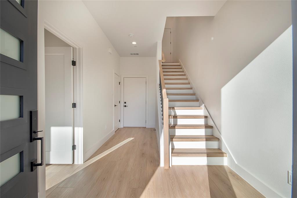 2203 Hondo Avenue 105