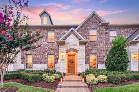 Photo of 1221 Birds Fort Trail, Arlington, TX 76005 (MLS # 21320428)
