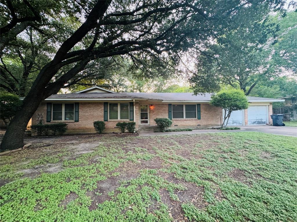 2412 Oak Cliff Drive