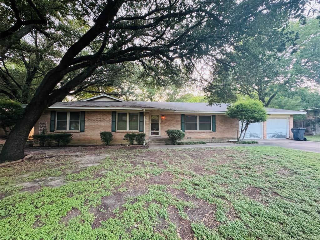2412 Oak Cliff Drive