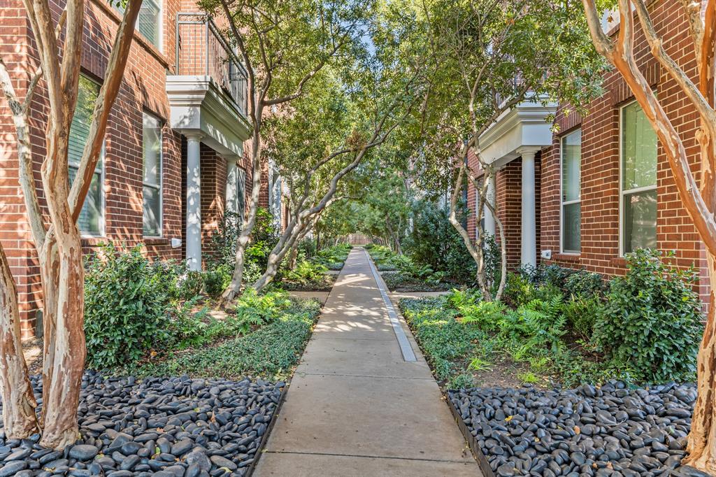 4411 Mckinney Avenue 27