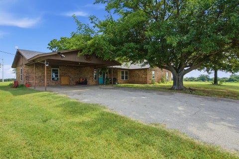 Photo of 270 County Road 425, De Leon, TX 76444 (MLS # 21323408)