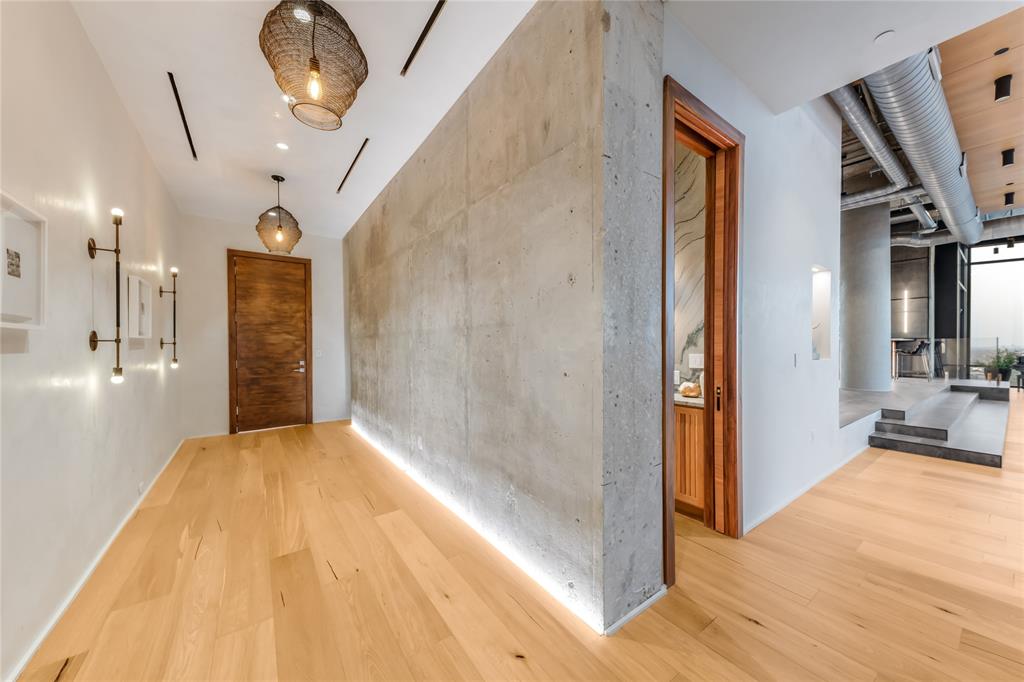 2430 Victory Park Lane 3204