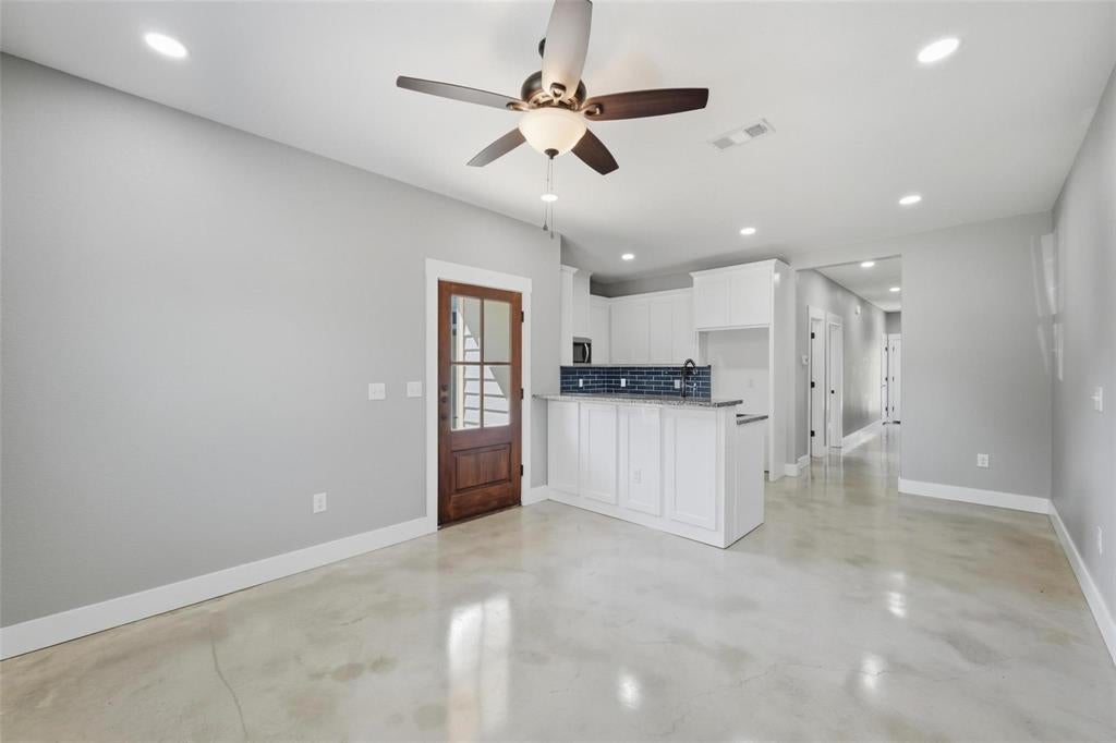 Photo of 1309 S 5th Avenue, Denison, TX 75021 (MLS # 21375146)