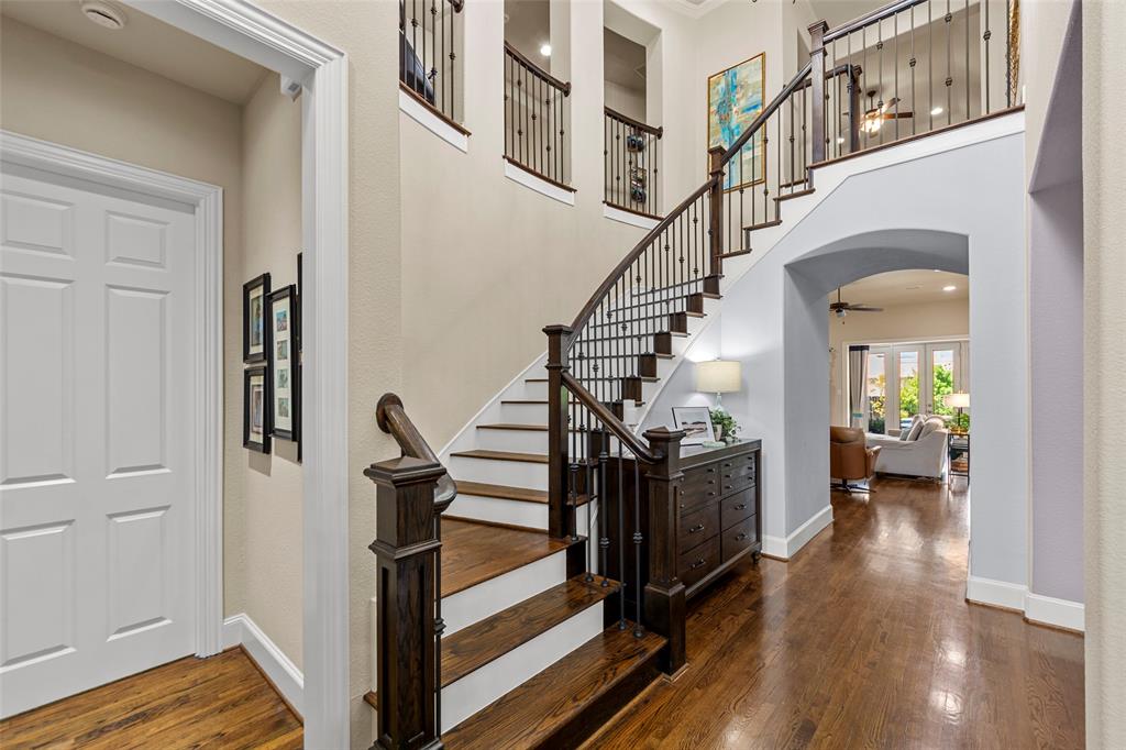 856 Fountain View Court