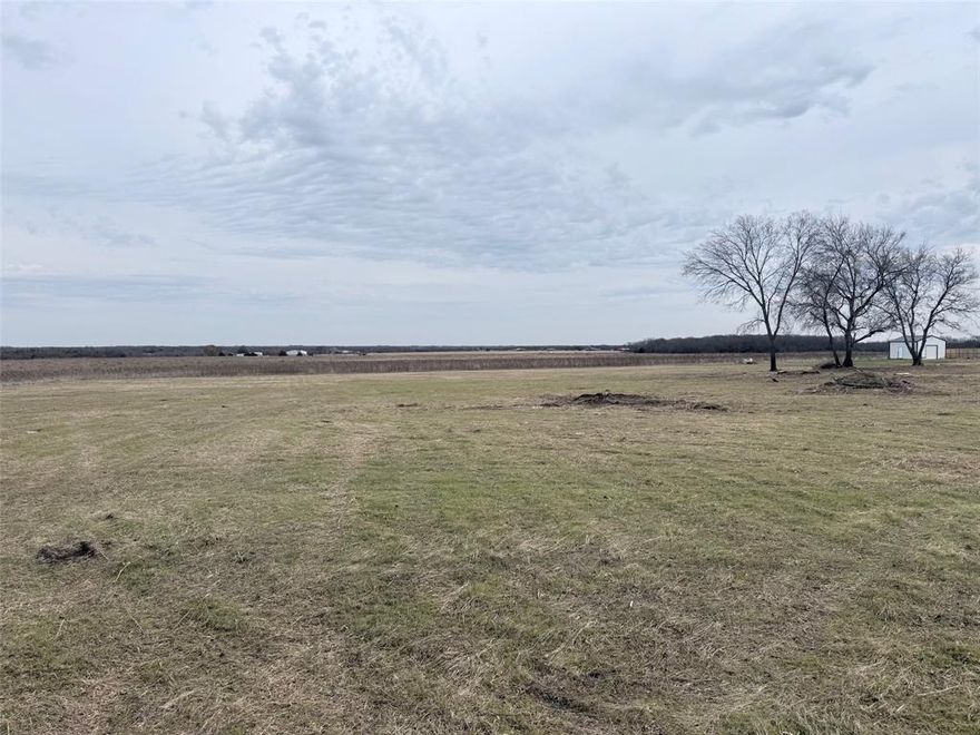 Beautiful, flat, perfect rectangular lot with 155.57' of road frontage. Very minimal restrictions.Will require aerobic septic. Water meter will be installed by SGSUD for a fee. Electricity available at the road. electric co will run the underground to the house for free up not 100'. no time limit to build.
OWNER FINANCING AVAILABLE, 20% DOWN, 10-15Y NOTE.