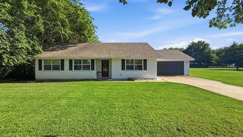 Photo of 704 W Bells Boulevard, Bells, TX 75414 (MLS # 21270002)