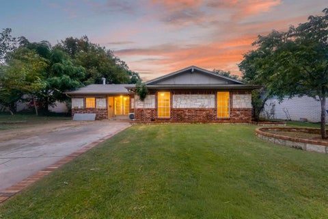Photo of 1506 Town Bluff Street, Garland, TX 75040 (MLS # 21330322)