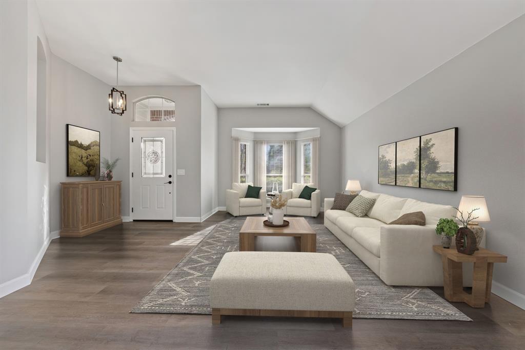 814 Lake Bluff Drive