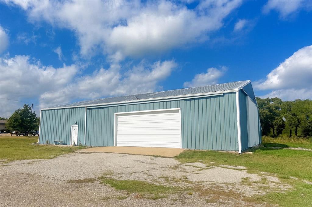 Photo 1 of 10 — 760 E Quinlan Parkway, Quinlan, TX 75474