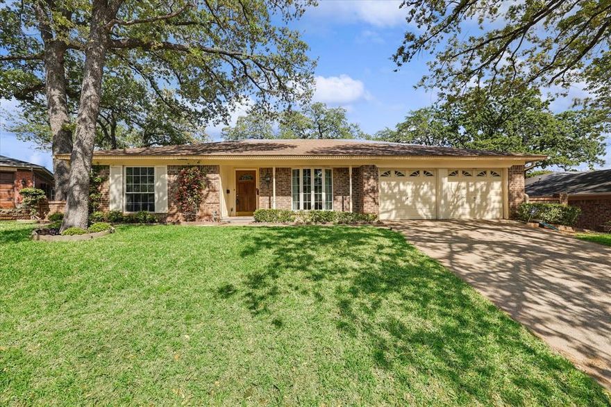 Charming 3 bedroom 2 bath well cared for and one owner single story home located in established N. Bedford neighborhood with beautiful mature Oak trees. Home features newer SS kitchen appliances and HVAC, beautiful wood floors, open formal and living floorplan with vaulted ceiling. Enjoy summer evenings in the enclosed outdoor living space. Walking distance to elementary and Jr. High schools. Conveniently located near DFW Airport, major freeways, shopping, and entertainment.