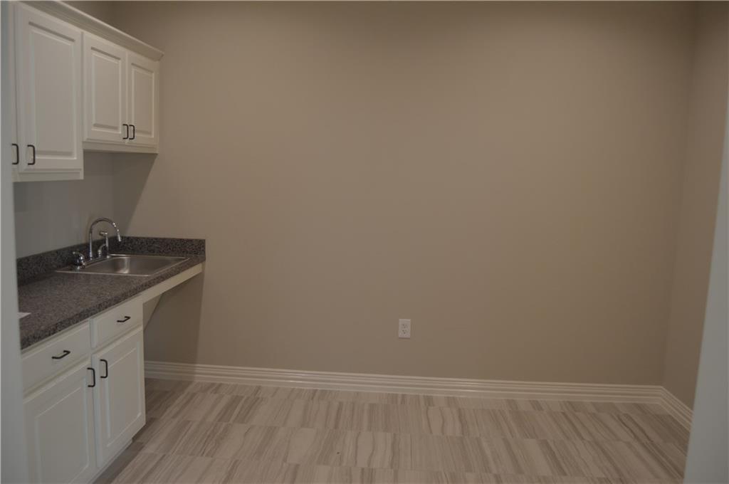 PRESTON CIRCLE OFFICE PARK LLC - Commercial Lease