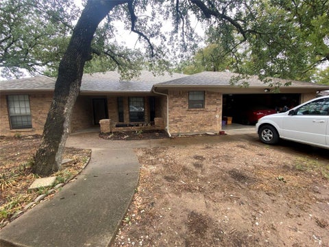 Photo of 501 Mesquite Street, Mineral Wells, TX 76067 (MLS # 21403002)