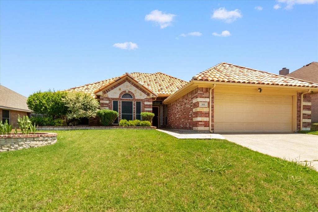810 W Lonesome Dove Trail