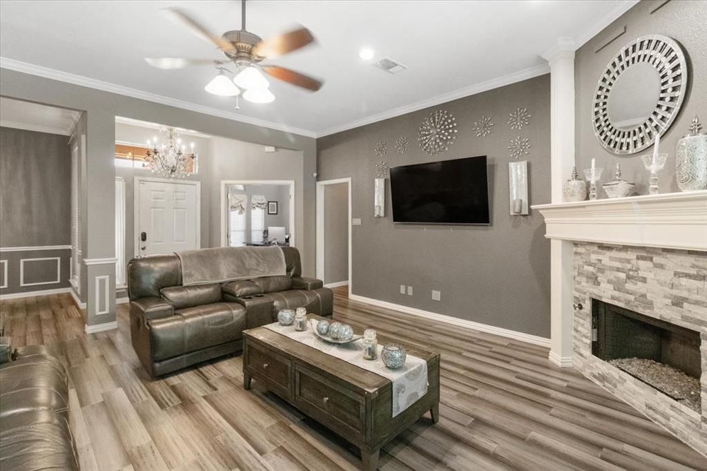 810 W Lonesome Dove Trail