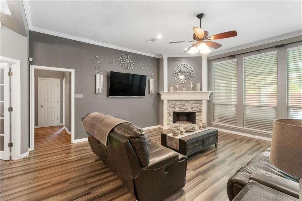 810 W Lonesome Dove Trail