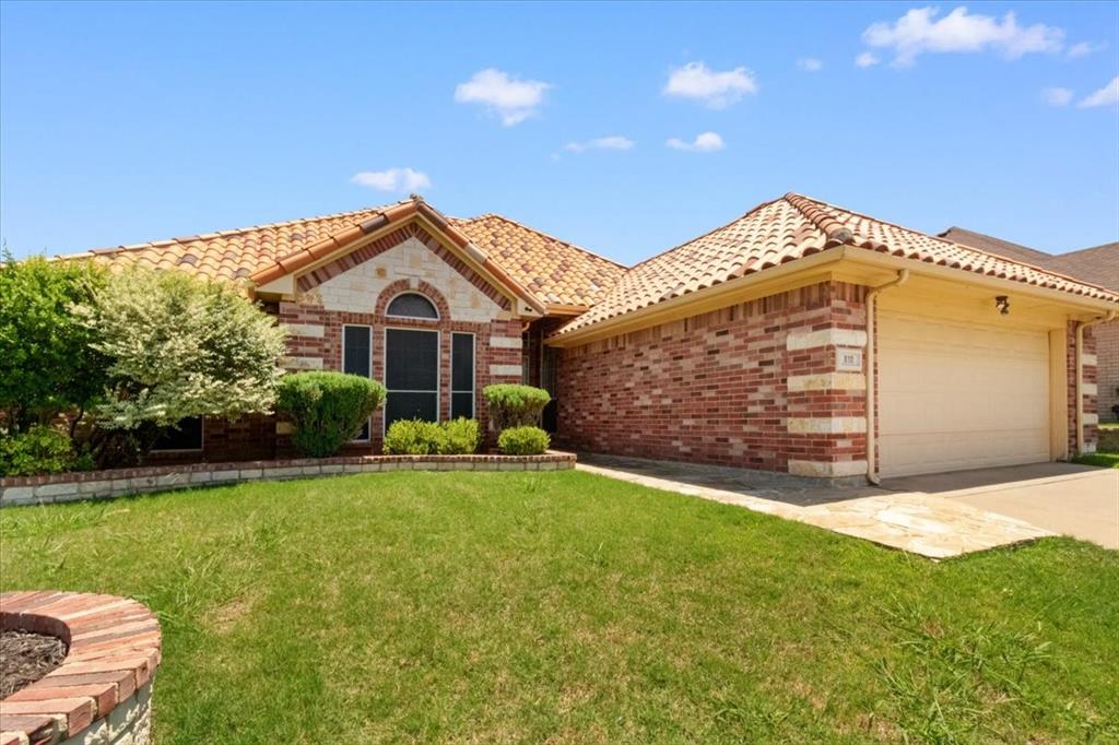 810 W Lonesome Dove Trail