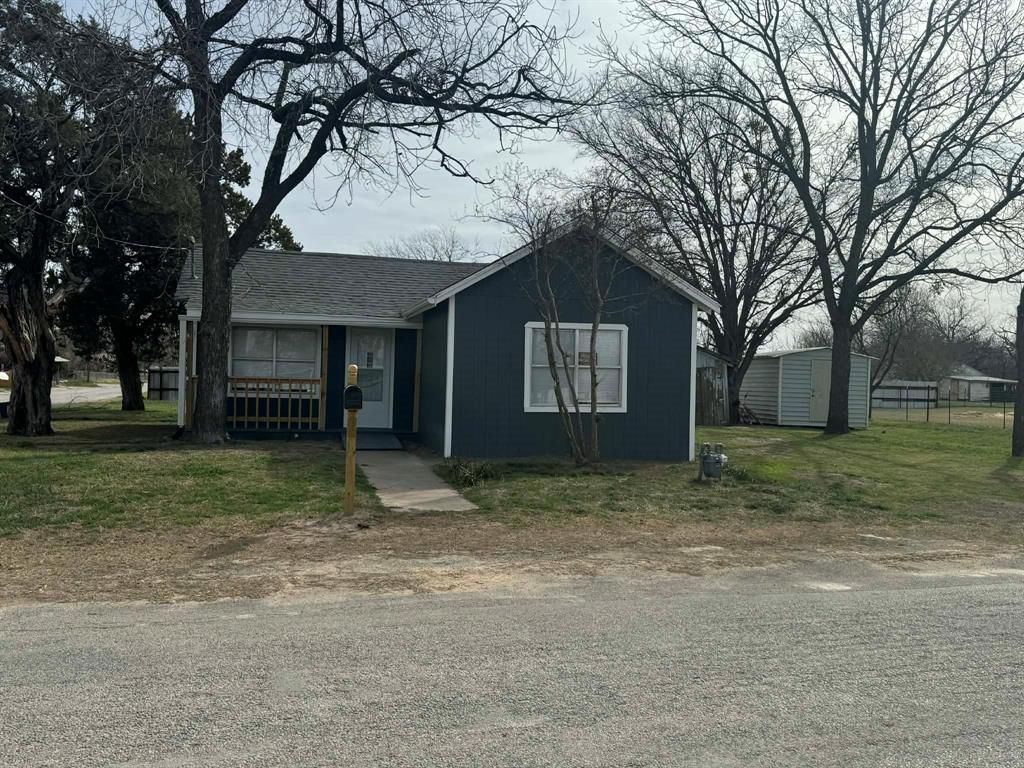 Photo of 601 S Pine Street, Comanche, TX 76442 (MLS # 21194391)