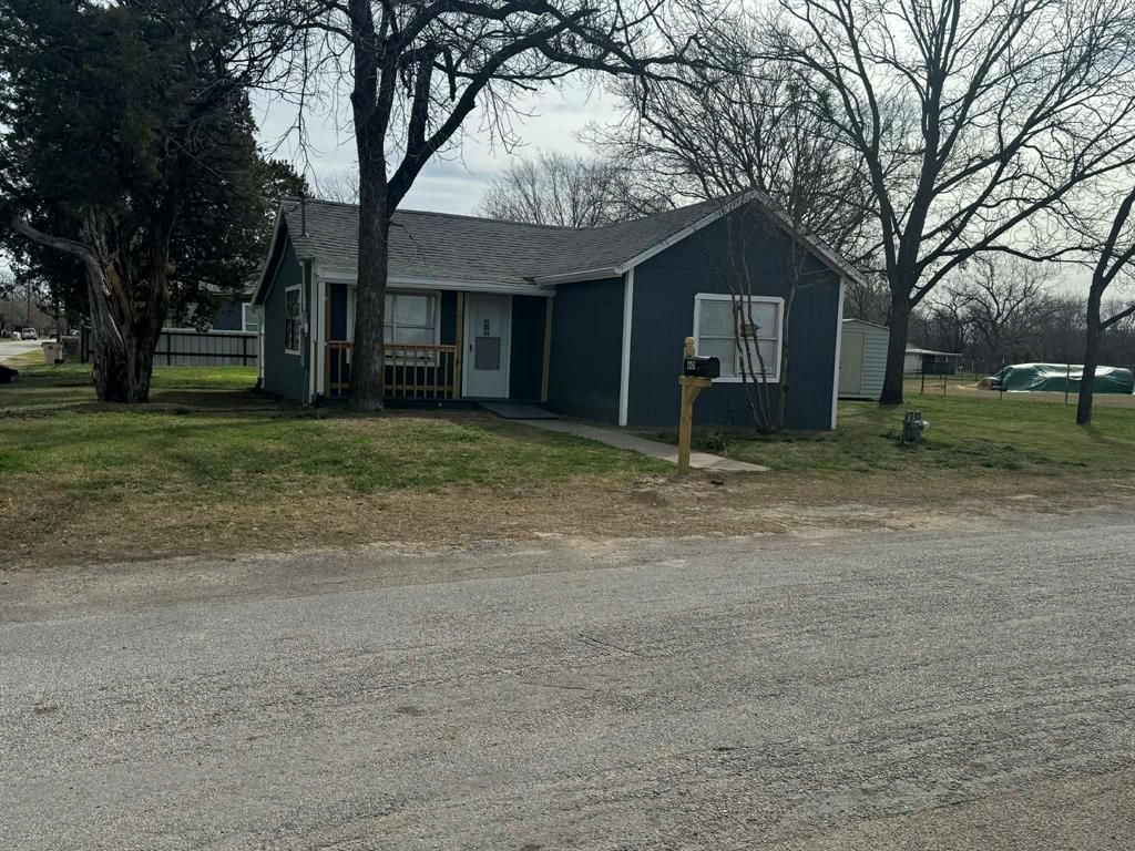 Photo of 601 S Pine Street, Comanche, TX 76442 (MLS # 21194391)