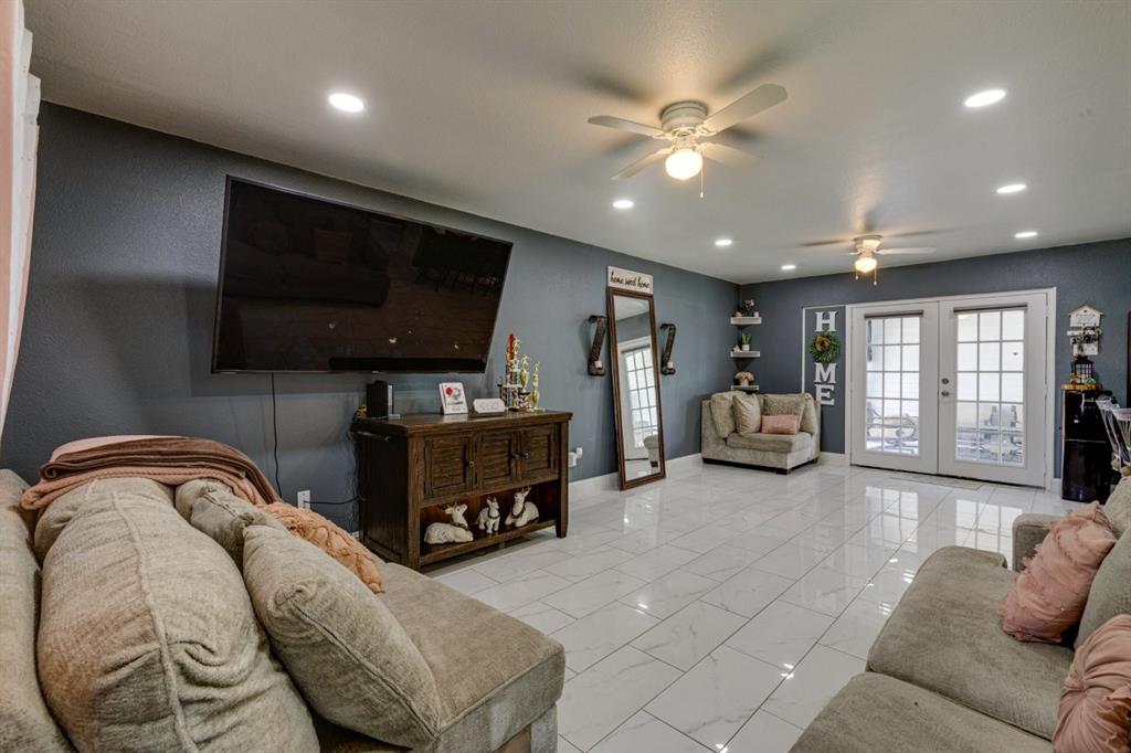 1528 Debbie Drive