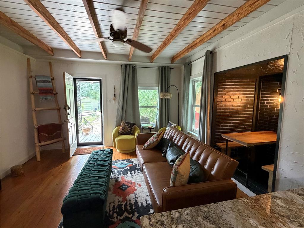 111 Apache Trail