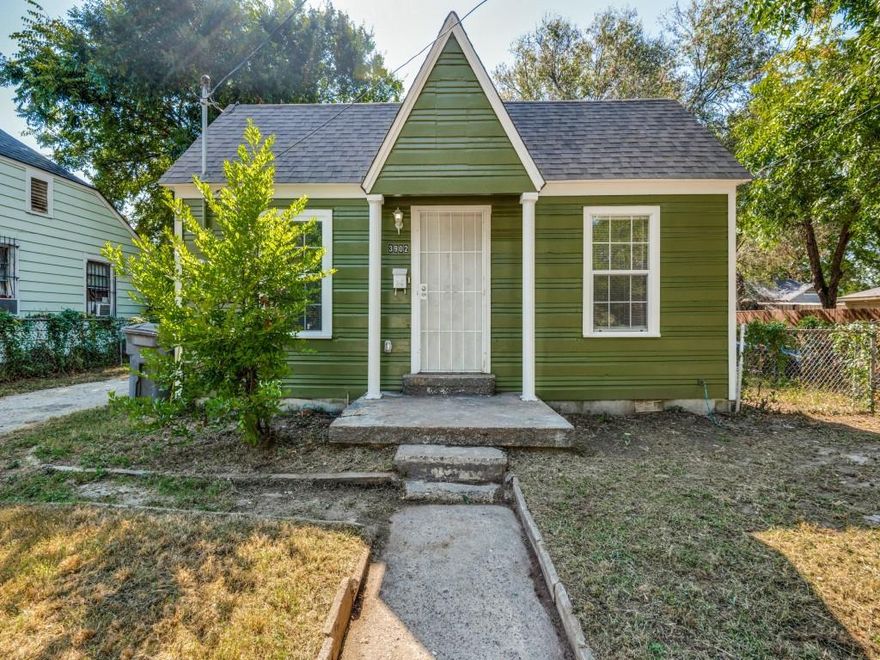 Beautiful fully renovated home for rent. Great location just minutes from downtown. Granite countertops, wood cabinets, spacious kitchen, ceiling fans throughout. Corner lot.