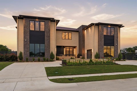 Photo of 712 Crescent Heights, Southlake, TX 76092 (MLS # 21296739)