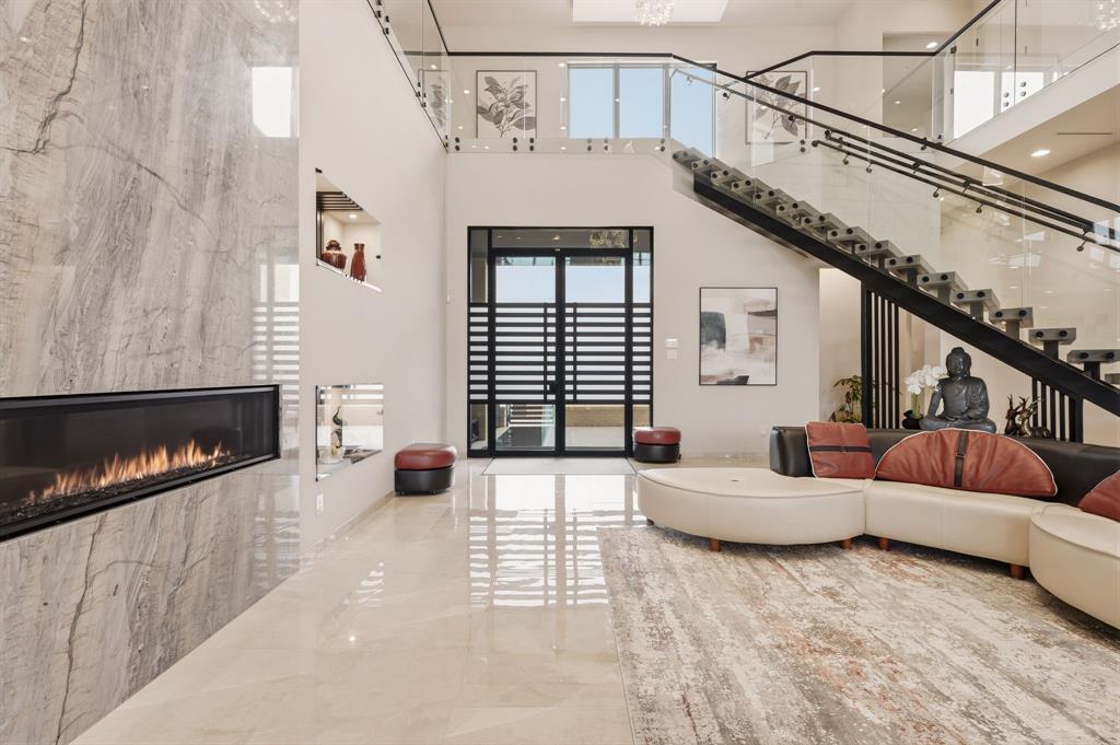 712 Crescent Heights
