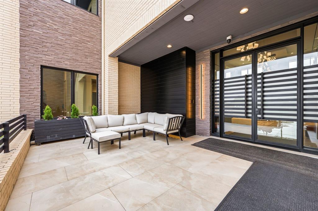 712 Crescent Heights